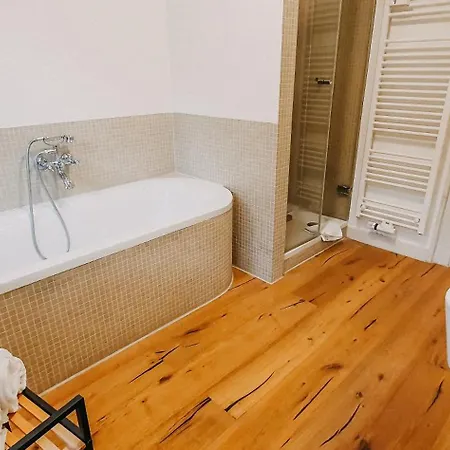 Appartement 2br Wohnen Mit Aussicht In Der Malerischen Altstadt - Gemuetlich & Zentral